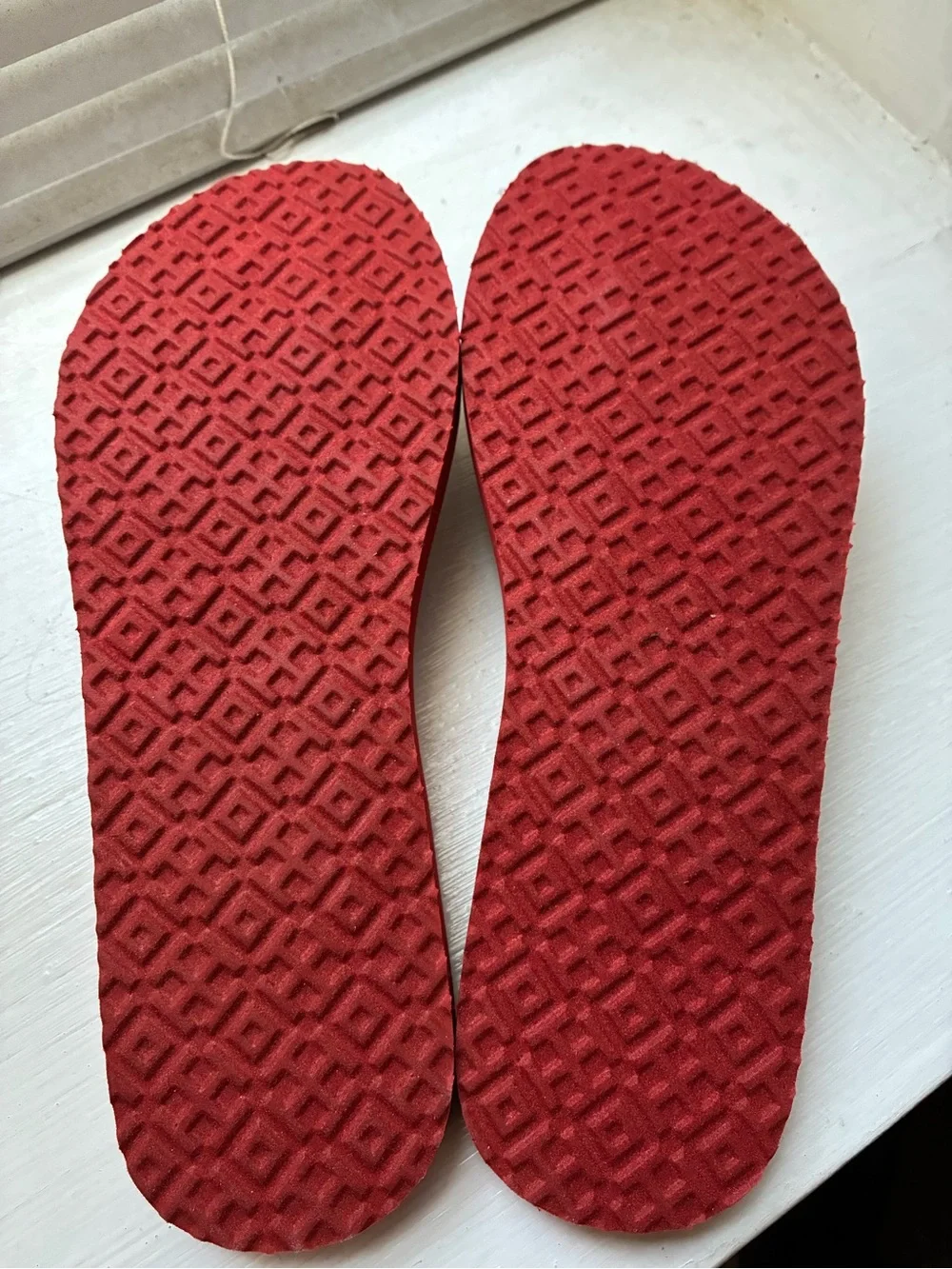 Tory Burch Gemini Link Thin Flip-Flop Sandals - Red (NWOB)